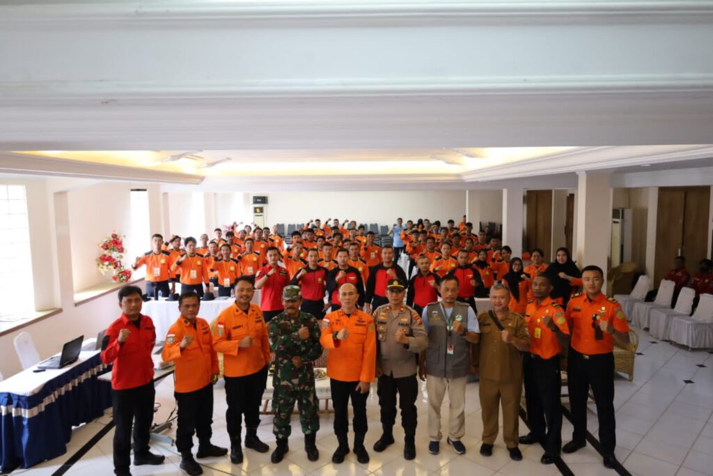 Pelatihan Kesiapsiagaan Bencana Alam: Kolaborasi Polsek Carita dan Basarnas Banten untuk Mendukung Wilayah Kabupaten Pandeglang 9 WhatsApp Image 2024 05 28 at 15.36.47