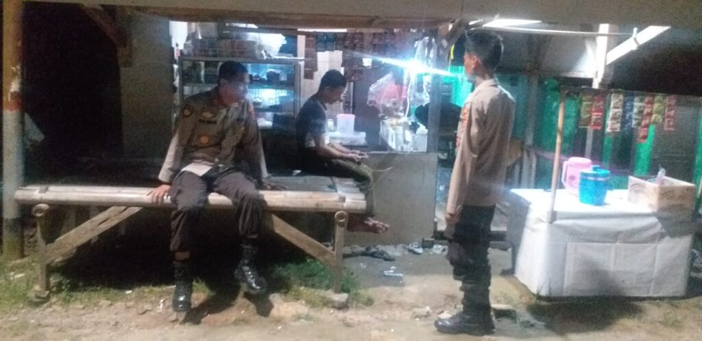 Kapolsek Angsana Polres Pandeglang Pimpin Patroli Dialogis di Desa Angsana 8 WhatsApp Image 2024 05 28 at 19.55.18