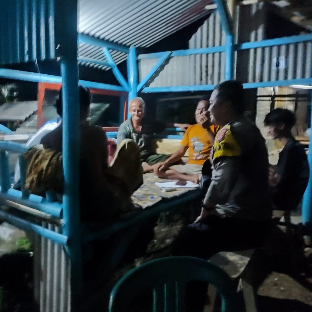 Bhabinkamtibmas Polsek Angsana Sampaikan Pentingnya Peran Serta Masyarakat dalam Menjaga Kamtibmas 4 WhatsApp Image 2024 05 29 at 21.14.46