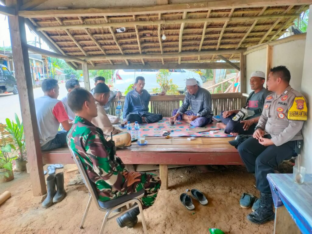 Polsek Munjul Patroli dan Sambangi Tokoh Agama, Himbau Bahaya Pinjol dan Judi Online 3 WhatsApp Image 2024 05 30 at 14.26.09
