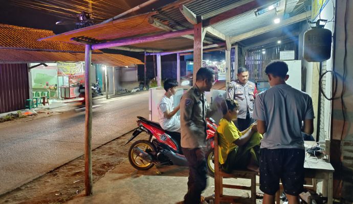 Polsek Banjar Laksanakan Patroli Malam untuk Menjaga Keamanan dan Ketertiban Masyarakat 2 banjar