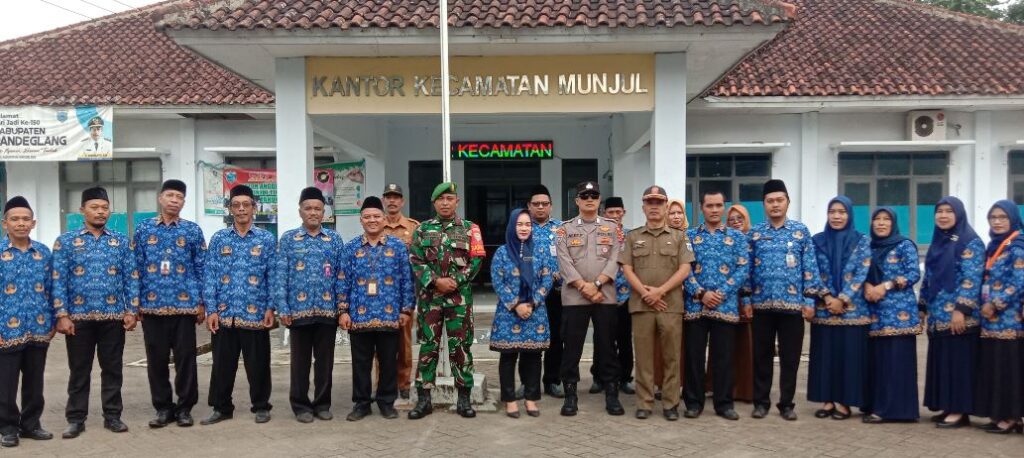 Polsek Munjul Gelar Apel Hari Kebangkitan Nasional Lintas Sektoral Kecamatan Munjul 2 upacara munjul