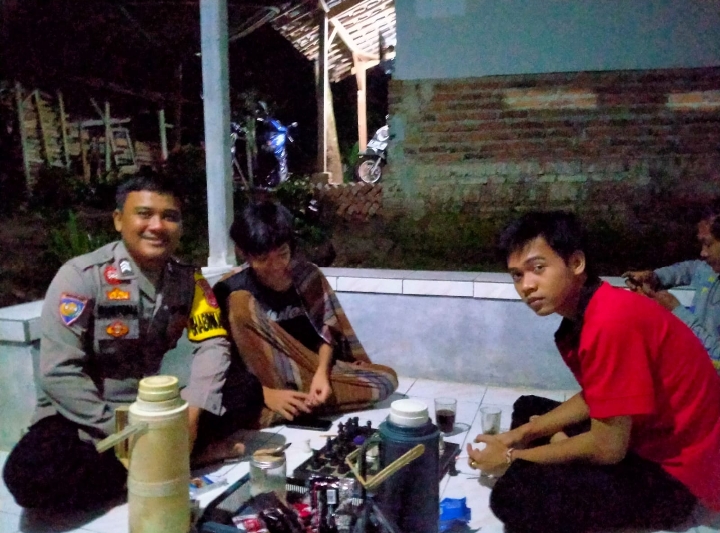 Bhabinkamtibmas Polsek Angsana Polres Pandeglang Sambangi Masyarakat Desa Padaherang 3 IMG 20240601 WA0057