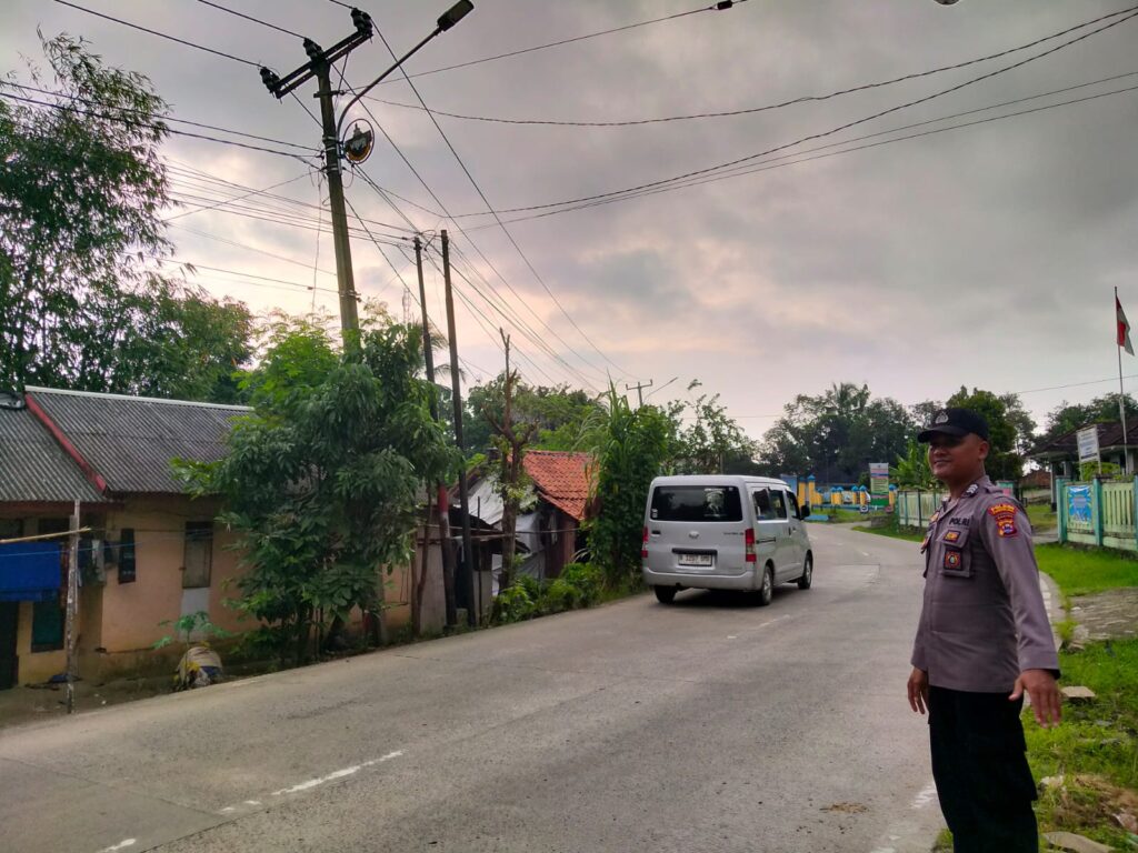 Anggota Piket Polsek Angsana Polres Pandeglang Laksanakan Gatur Lalin Pagi 2 IMG 20240601 WA0058