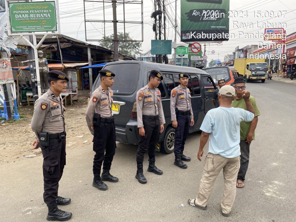 Sat Samapta Polres Pandeglang Berikan Edukasi kepada Sopir Angkot di Terminal Kadubanen 6 IMG 20240601 WA0079