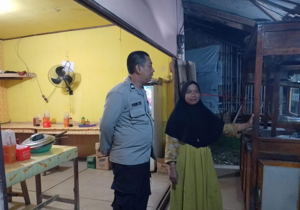 Kanit Samapta Polsek Angsana Polres Pandeglang Pimpin Patroli Dialogis Cegah Kriminalitas 1 IMG 20240602 WA0061
