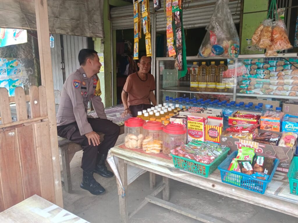 Polsek Menes Sambangi Warung di Menes, Pandeglang, Ingatkan Pentingnya Kamtibmas 5 IMG 20240602 WA0067