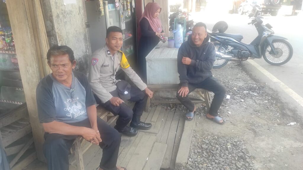Patroli Dialogis Polsek Cibaliung Ciptakan Rasa Aman dan Nyaman Bagi Masyarakat 10 IMG 20240602 WA0074