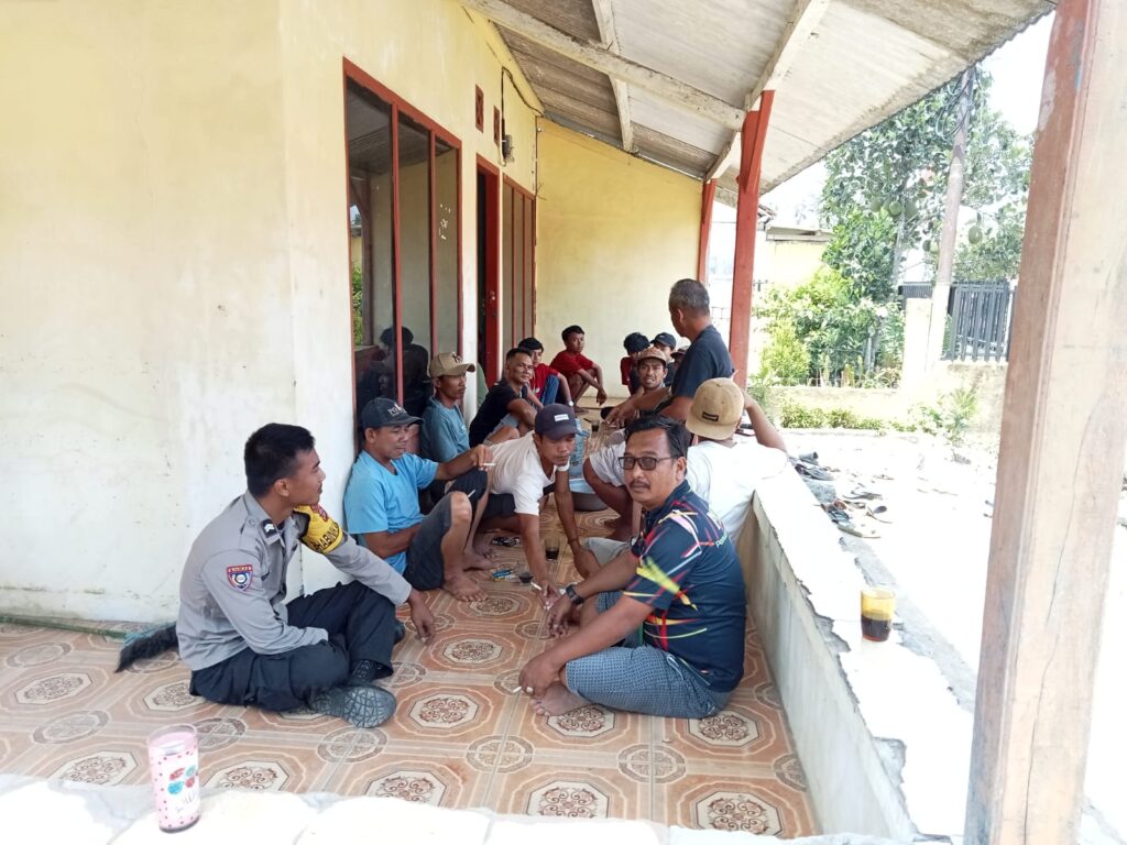 Patroli Dialogis Polsek Cibaliung Ciptakan Rasa Aman dan Nyaman Bagi Masyarakat 7 IMG 20240602 WA0077