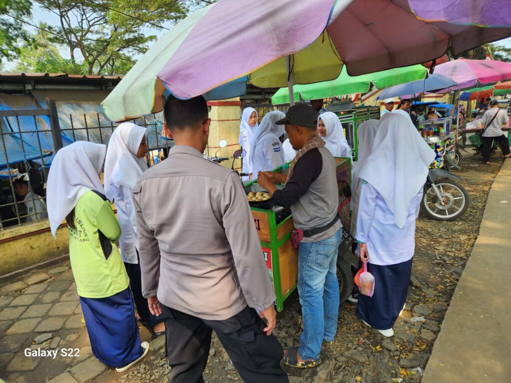 Polsek Menes Polres Pandeglang Gelar Patroli Dialogis dan Himbauan Kepada Pelajar 5 IMG 20240605 WA0012