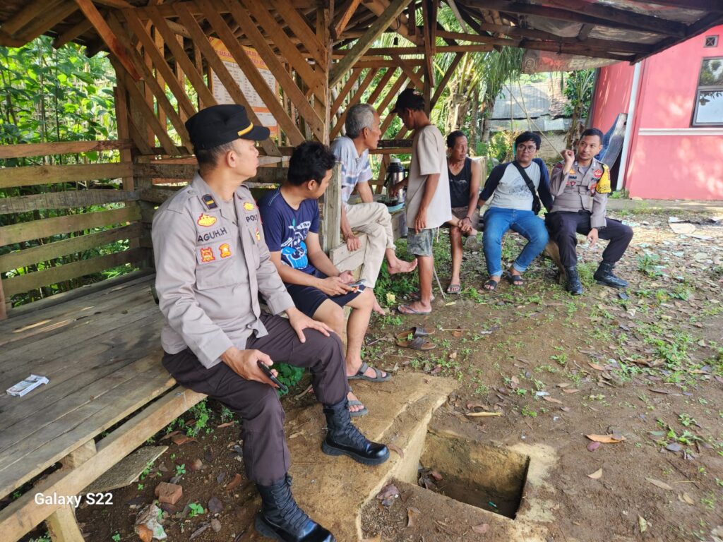 Polsek Menes Polres Pandeglang Gelar Sambang dan Patroli Dialogis di Desa Purwaraja 2 IMG 20240605 WA0015