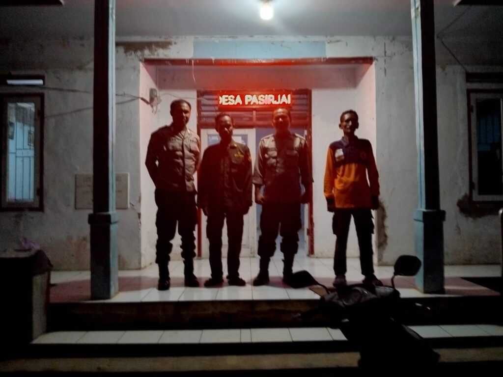 Polsek Cadasari Lakukan Patroli dan Kontrol Petugas Linmas di Desa Pasir Jaksa 8 IMG 20240605 WA0019
