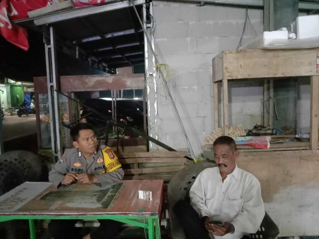 Bhabinkamtibmas Polsek Mandalawangi Polres Pandeglang Rutin Keliling Sambangi Warga 8 IMG 20240606 WA0020