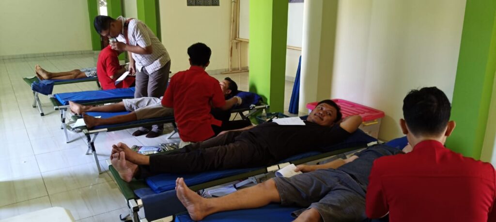 Polsek Cikeusik Berpartisipasi dalam Program Donor Darah Satgas Marinir Ops Puter Komando Lanal di Tanjung Panto Binuangen 4 IMG 20240606 WA0026
