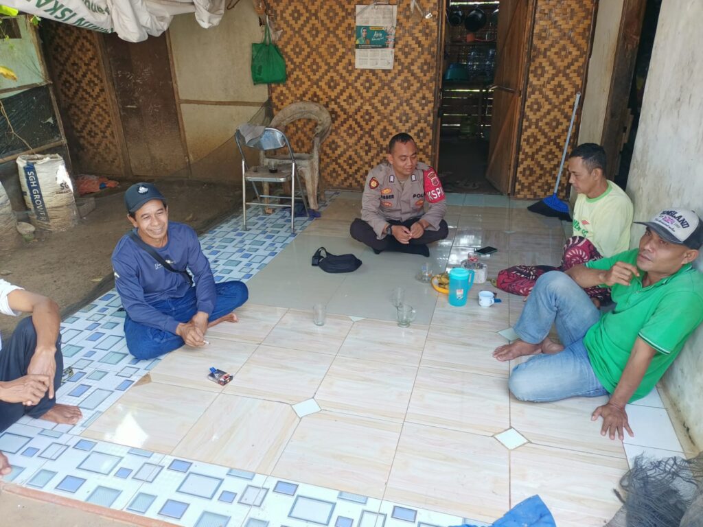 Polsek Cikeusik Gelar Patroli Dialogis, Ciptakan Kamtibmas Kondusif di Desa Cikeusik 3 IMG 20240606 WA0027