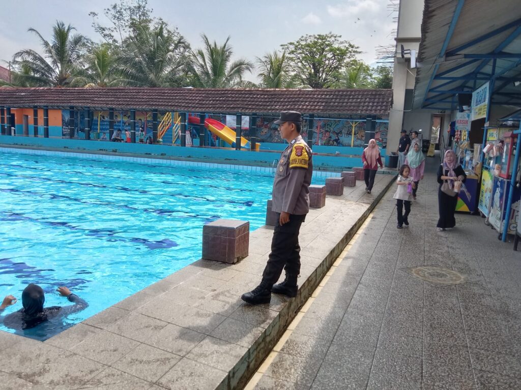 Personel Polsek Mandalawangi Laksanakan Pengamanan dan Himbauan di Wisata DM Desa Kurung Kambing 5 WhatsApp Image 2024 06 02 at 15.41.25