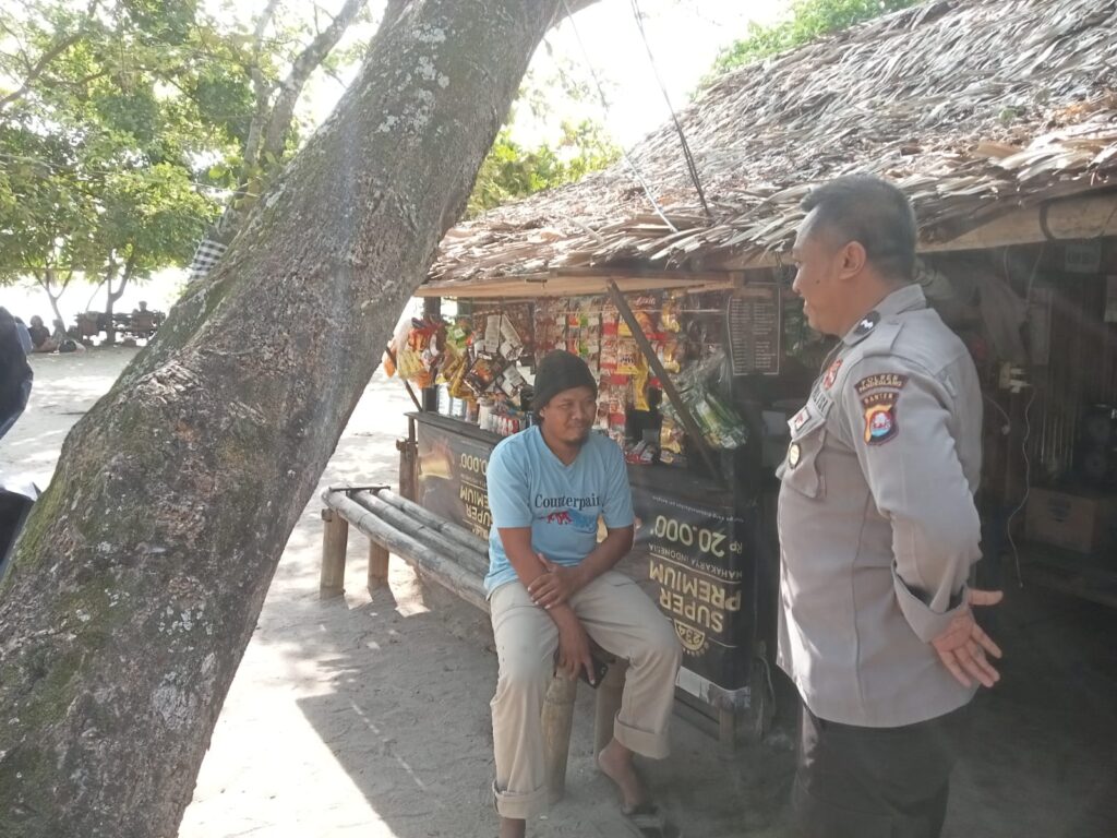 Polsek Sumur Gelar Patroli Wisata Rutin untuk Mencegah Kriminalitas dan Gangguan Ketertiban 4 WhatsApp Image 2024 06 02 at 16.12.45