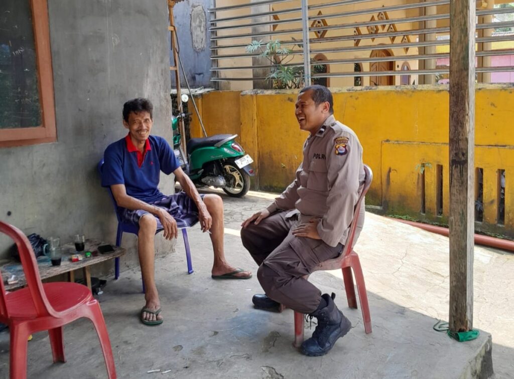 Polsek Menes Jalin Silaturahmi dengan Tokoh Masyarakat Desa Cigandeng 6 WhatsApp Image 2024 06 02 at 16.55.31