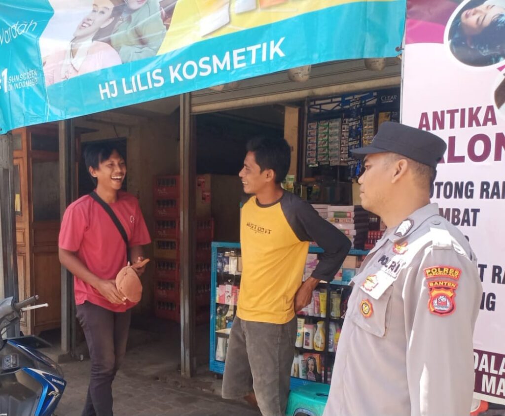 Polsek Menes Polres Pandeglang Melaksanakan Patroli Dialogis dan Himbauan Kamtibmas di Pasar Menes 3 WhatsApp Image 2024 06 03 at 08.47.37