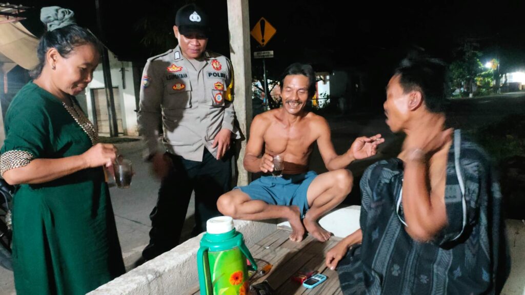 Personel Bhabinkamtibmas Polsek Munjul Polres Pandeglang Laksanakan Sambang Desa Binaan untuk Menjaga Sitkamtibmas 2 WhatsApp Image 2024 06 05 at 23.58.14