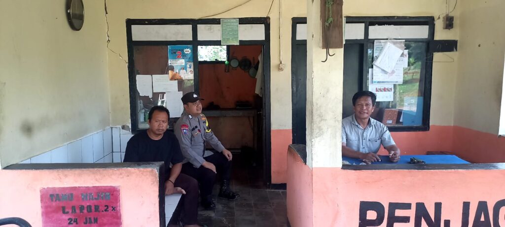 Polri Sebagai Pelayan, Pelindung, dan Pengayom Masyarakat: Bhabinkamtibmas Polsek Picung Berbaur dengan Warga Binaan 4 WhatsApp Image 2024 06 06 at 04.39.47