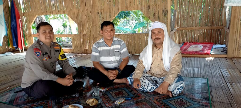 Dalam Rangka Implementasi Commander Wish Kapolda Banten "Rukun Ulama Umaro," Polsek Picung Kunjungi Tokoh Agama 5 WhatsApp Image 2024 06 06 at 04.41.02