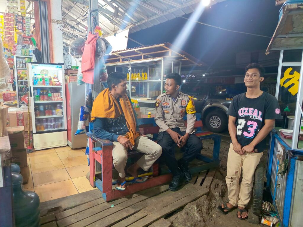 Polsek Cibaliung Gelar Sambang dan Patroli Malam, Ciptakan Rasa Aman dan Nyaman Bagi Warga Masyarakat 7 WhatsApp Image 2024 06 10 at 05.43.14