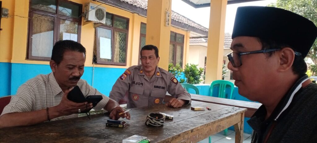 Kapolsek Angsana Polres Pandeglang Sambangi Kantor Kecamatan Angsana dan Ajak Bersinergi Jaga Kamtibmas 8 WhatsApp Image 2024 06 10 at 05.56.16