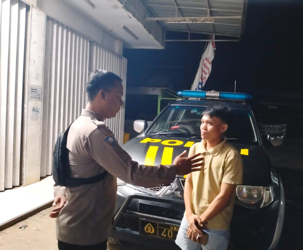 Gunakan Kendaraan R4, Anggota Piket Polsek Angsana Polres Pandeglang Laksanakan Patroli Dialogis di Wilayah Hukum Polsek Angsana 9 WhatsApp Image 2024 06 10 at 05.56.31
