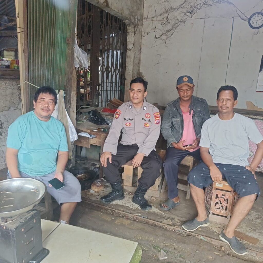 Ps Kanit Binmas Polsek Picung Rutin Sambangi Warga untuk Menjaga Kamtibmas 8 WhatsApp Image 2024 06 11 at 01.49.40