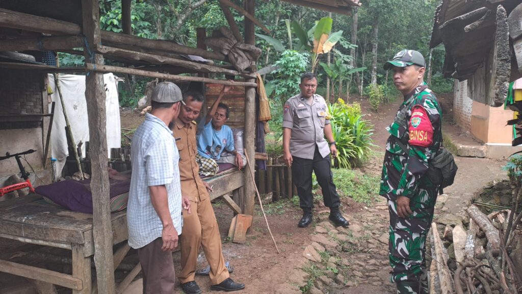 Sambang Bhabinkamtibmas Polsek Cadasari: Sinergi Bersama Lurah dan Babinsa di Kampung Cikiray 8 WhatsApp Image 2024 06 11 at 10.33.30