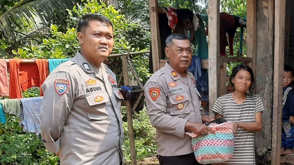 Kapolsek Bojong Polres Pandeglang Gelar Kegiatan Bansos untuk Warga Kurang Mampu 7 WhatsApp Image 2024 06 11 at 16.11.05