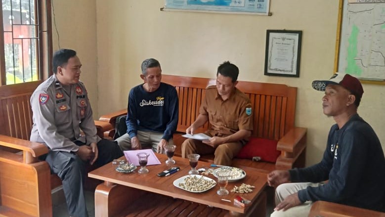 Personil Polsek Bojong Polres Pandeglang Gelar Sambang ke Tempat Warga Binaan untuk Mempererat Silaturahmi dan Berikan Himbauan Kamtibmas 8 WhatsApp Image 2024 06 11 at 16.11.21