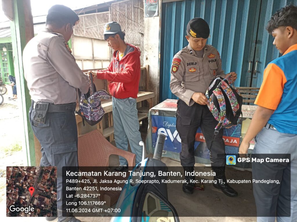 Antisipasi Kenakalan Remaja, Sat Samapta Polres Pandeglang Sambangi Pelajar SMK di Luar Sekolah pada Jam Belajar 2 WhatsApp Image 2024 06 11 at 18.26.49