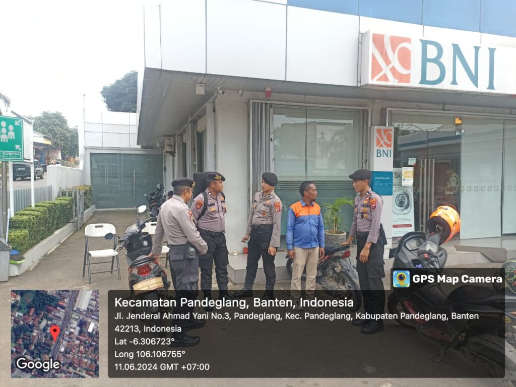 Satuan Samapta Polres Pandeglang Laksanakan Patroli Dialogis di Obyek Vital untuk Ciptakan Situasi Kamtibmas Kondusif 1 WhatsApp Image 2024 06 11 at 18.26.53
