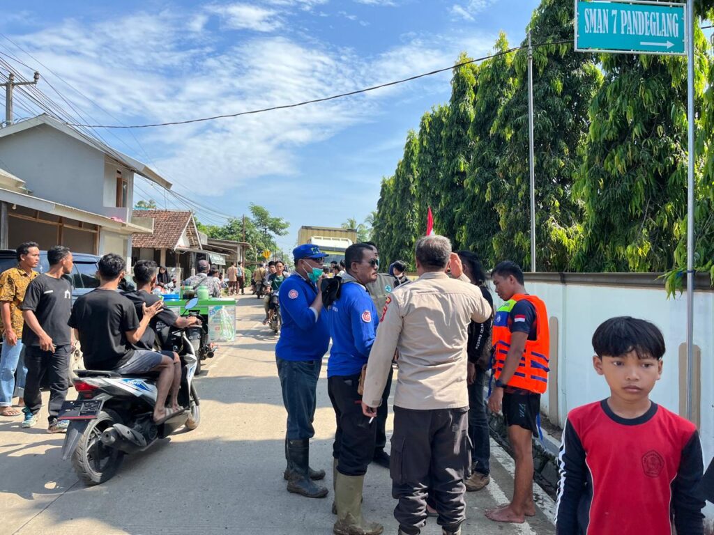 Personil Polsek Munjul Polres Pandeglang Laksanakan Patroli Dialogis untuk Jaga Kamtibmas 5 WhatsApp Image 2024 06 13 at 16.13.54