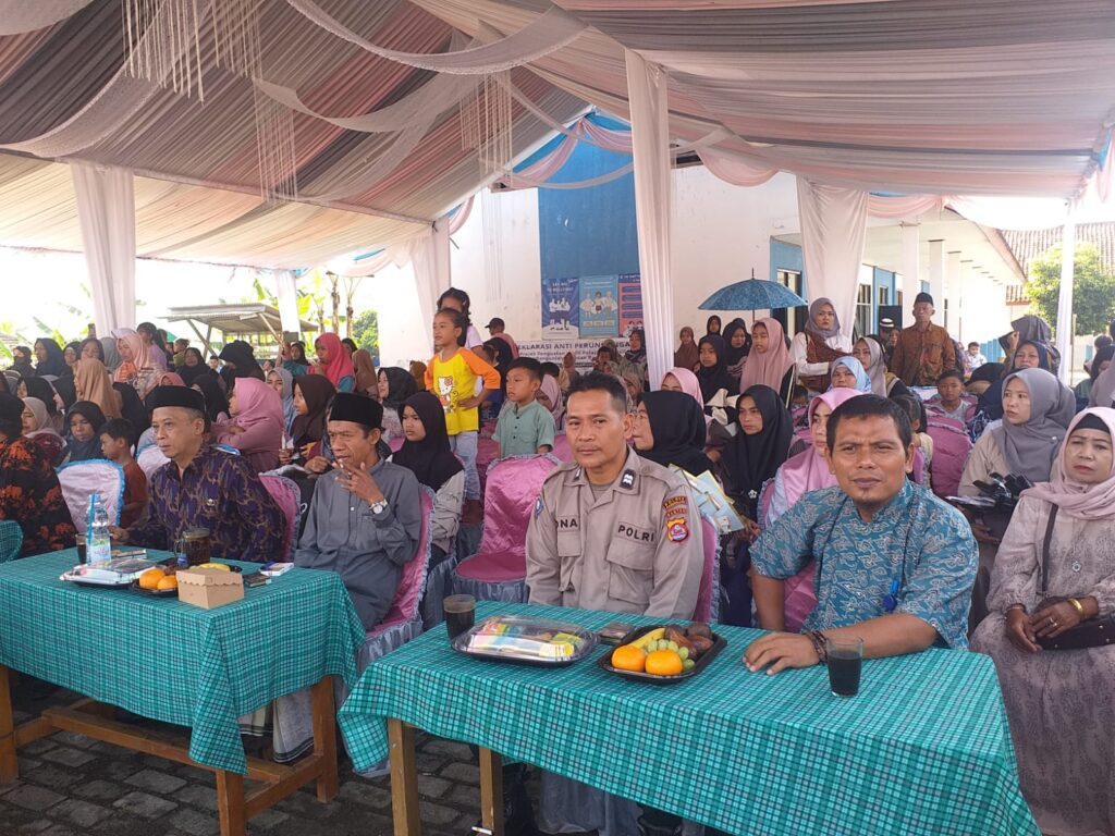 Kanit Binmas Polsek Mandalawangi Hadiri Acara Pelepasan Siswa-Siswi SMP 5 Mandalawangi 7 WhatsApp Image 2024 06 13 at 16.22.24