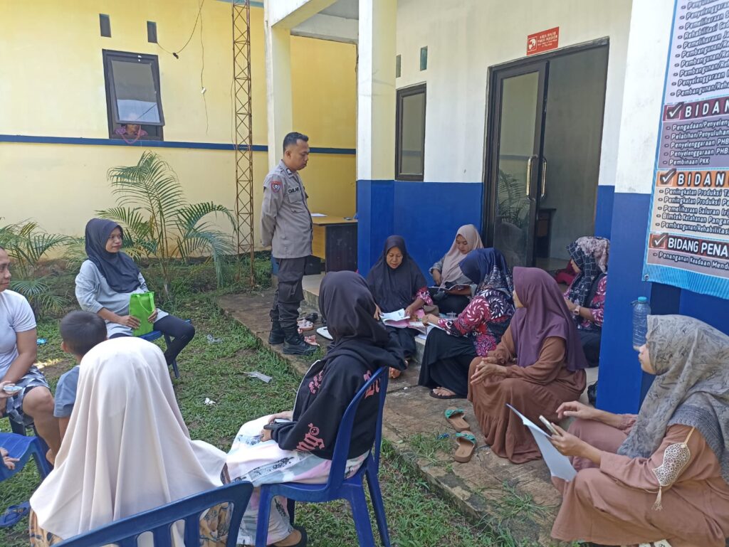 Bhabinkamtibmas Polsek Saketi Sambangi Ibu-Ibu PKK untuk Berikan Himbauan Kamtibmas 4 WhatsApp Image 2024 06 13 at 19.19.44