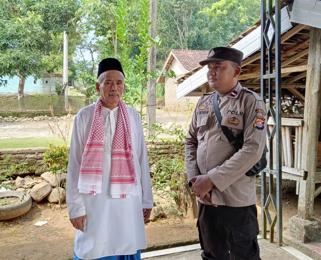 Polsek Cibaliung Sambangi Ponpes AL-ANSOR untuk Silaturahmi dan Sambang 7 WhatsApp Image 2024 06 14 at 13.44.34