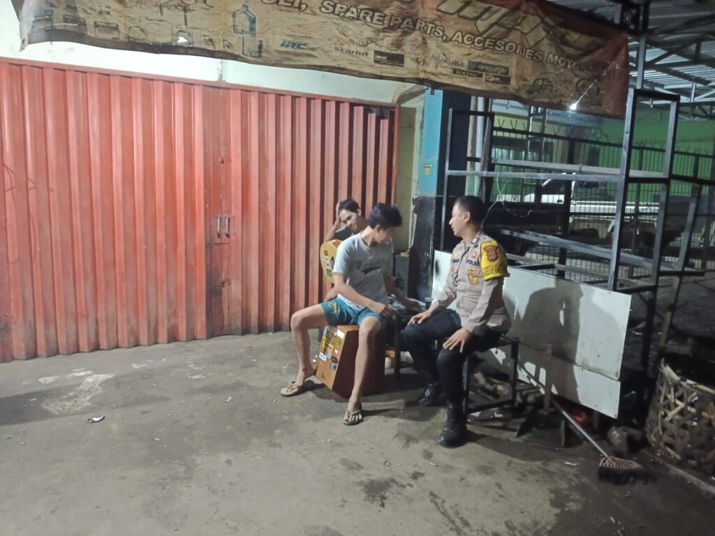 Polsek Menes Gelar Patroli Dialogis Malam Hari, Berikan Himbauan Kamtibmas kepada Pemuda 2 WhatsApp Image 2024 06 14 at 14.08.51