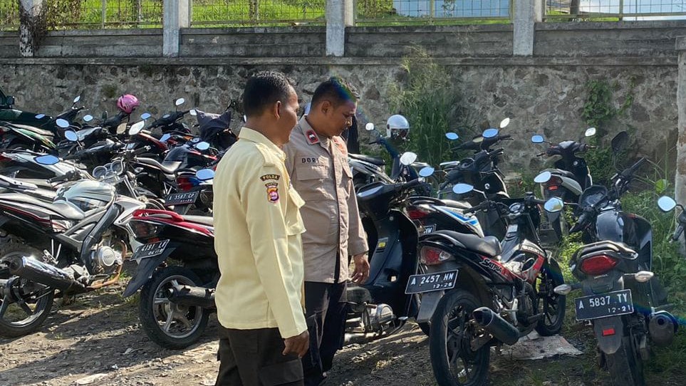 Kanit Binmas Polsek Cadasari Aipda Dori Erikson Sambangi Satpam PT CNS untuk Meningkatkan Keamanan 9 WhatsApp Image 2024 06 15 at 08.06.56