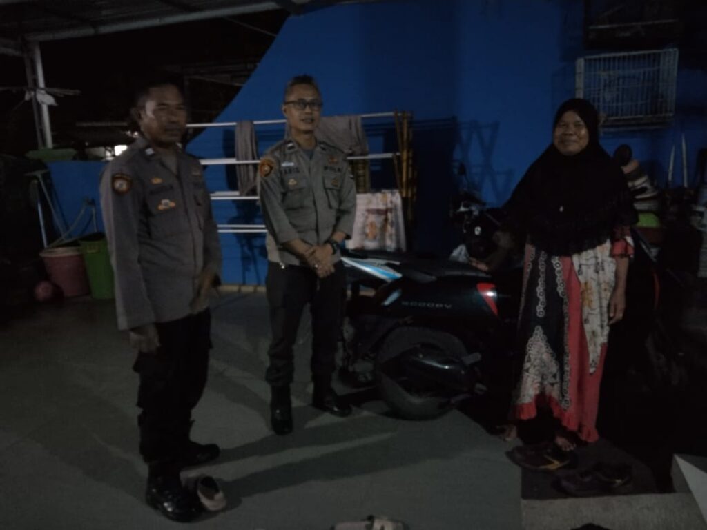 Patroli Polsek Cadasari Tingkatkan Keamanan Warga pada Malam Hari 3 WhatsApp Image 2024 06 15 at 08.08.51