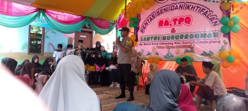 Bhabinkamtibmas Polsek Carita Hadiri Pelepasan Siswa-siswi RA TPQ Nurrokhman di Desa Cinoyong Carita 10 WhatsApp Image 2024 06 15 at 16.34.11