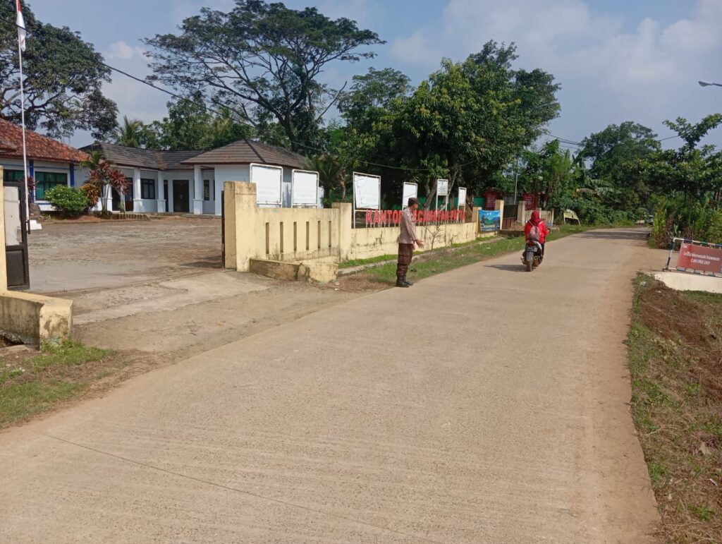 Cegah GKTM Bhabinkamtibmas Polsek Patia Laksanakan Strong Point Sore 1 WhatsApp Image 2024 06 15 at 18.50.09
