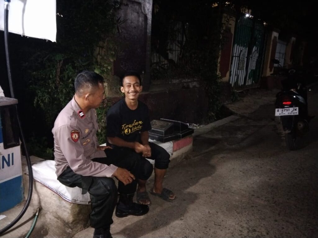Patroli Polsek Cadasari Meningkatkan Keamanan Warga di Malam Hari 2 WhatsApp Image 2024 06 16 at 09.03.34