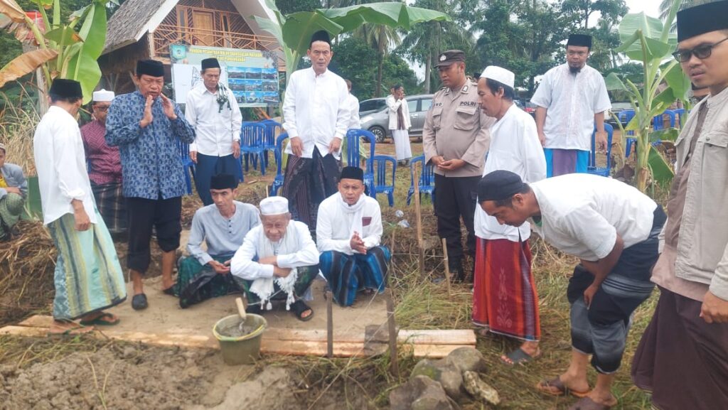 Personil Polsek Carita Hadiri Acara Peletakan Batu Pertama Yayasan Perguruan Malnu Pondok Pesantren Malnu Darussalam Mataram 9 WhatsApp Image 2024 06 16 at 12.40.00