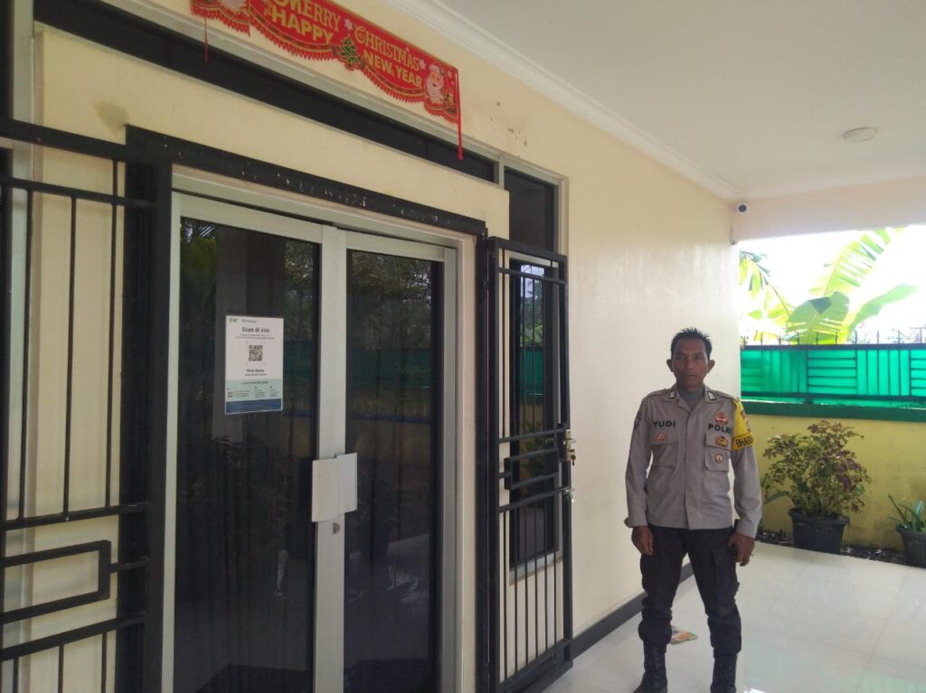 Polsek Carita Amankan Ibadah Umat Kristen di Rumah Ibadah Pantekosta Rahmat 5 WhatsApp Image 2024 06 16 at 12.52.30