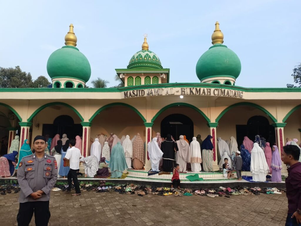 Personil Polsek Bojong Polres Pandeglang Gelar Pengamanan Sholat Ied Idul Adha 1445 H di Masjid Al-Hidayah 3 WhatsApp Image 2024 06 17 at 08.05.38