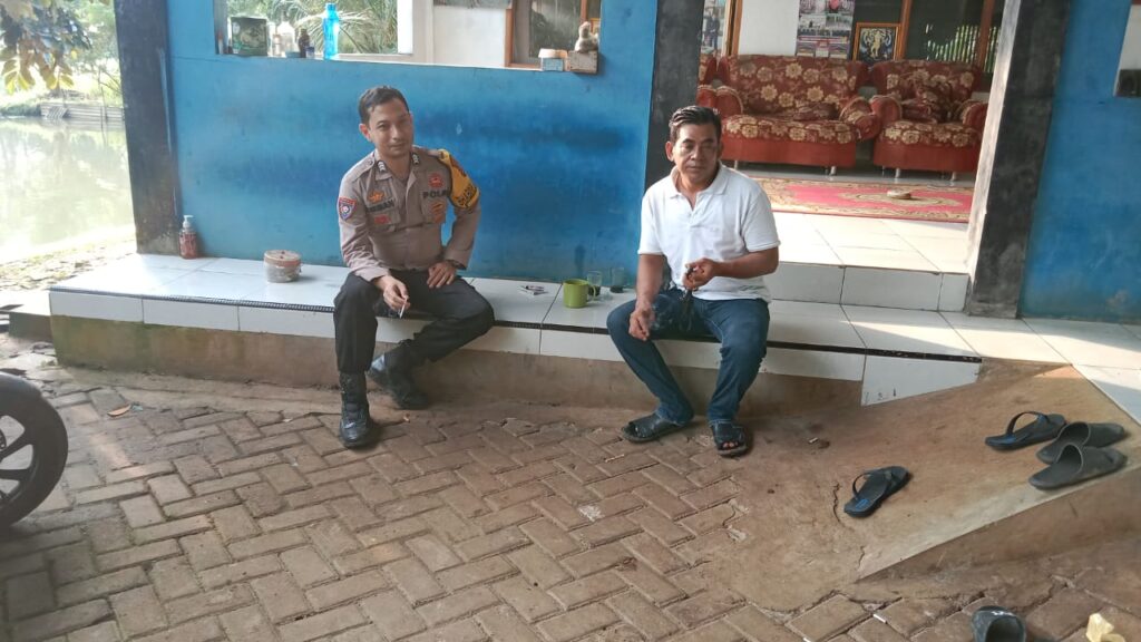 Polsek Menes Lakukan Sambang Kepada Mantan Kepala Desa Alas Wangi 10 WhatsApp Image 2024 06 17 at 12.02.59