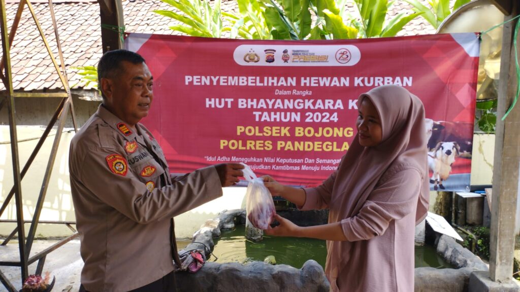 Polsek Bojong Polres Pandeglang Laksanakan Penyembelihan Hewan Qurban dalam Rangka Hari Raya Idul Adha 1445 H 1 WhatsApp Image 2024 06 17 at 13.03.42